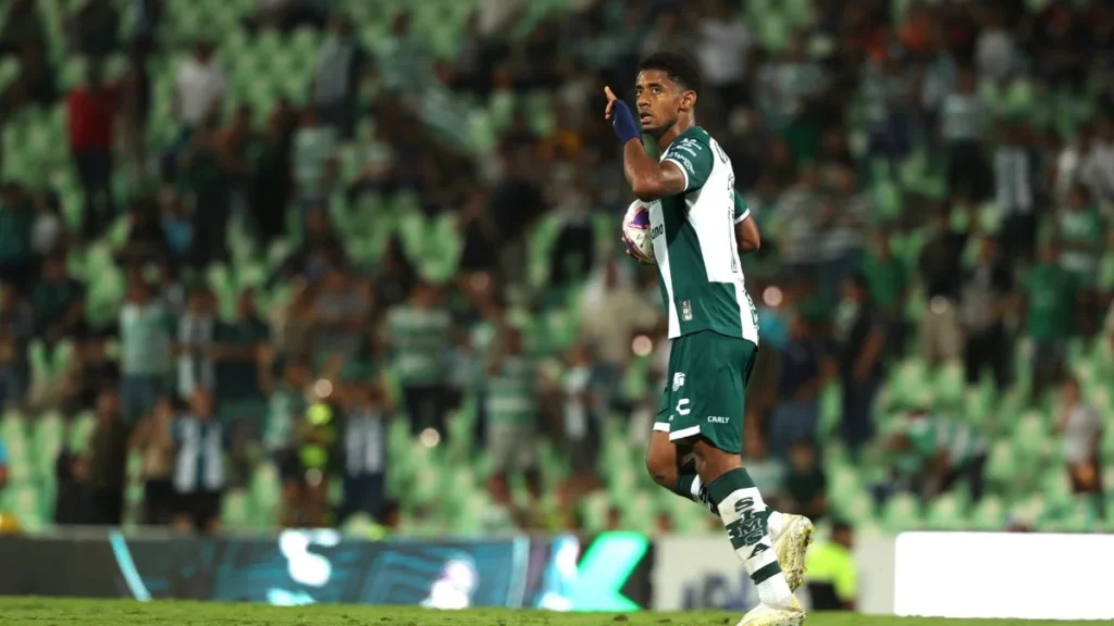 Santos Laguna confirma que Antony “Choco” Lozano será sometido a cirugía por lesión