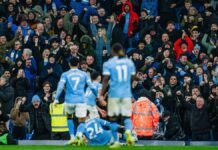 Manchester City sufre, pero derrota al Leeds United gracias a Phil Foden