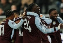 Aston Villa logra valioso triunfo ante Newcastle y sigue en la lucha por la cima