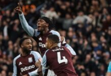 Aston Villa rescata un empate contra Leeds United