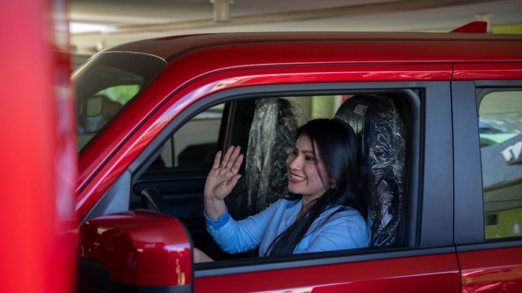 Banco Atlántida entrega vehículos