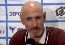 Eduardo Espinel se molesta con periodista tras derrota ante Victoria: “No sé esa pregunta de dónde viene”