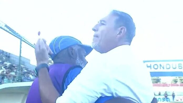 TotaMedina_MiPasionhn