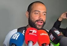 Edrick Menjívar bromea con la tocada de José García a Michaell Chirinos: “Chiri anda feliz”