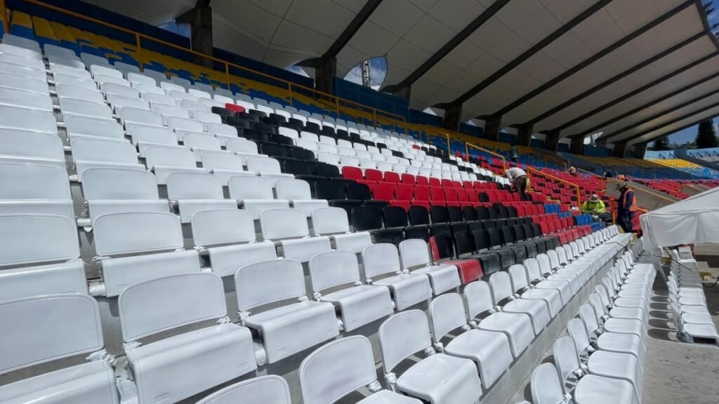 Condepor pinta de azul y blanco las graderías del estadio Nacional de Tegucigalpa
