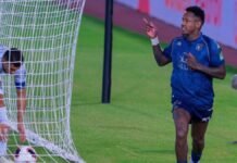 Romell Quioto anota gol en triunfo del Al-Ula ante Al Fateh