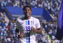 OFICIAL: Concacaf quita roja a Dereck Moncada y podrá jugar ante Martinica