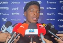 Dereck Moncada pone los pies sobre la tierra ante los rumores de la Premier League: “Todavía no es el momento adecuado para salir”