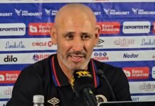 “Aquí no jugamos con la edad”: Eduardo Espinel respalda a los cipotes de Olimpia