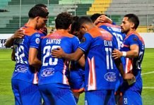 ¡AULLARON EN COMAYAGUA! Lobos UPNFM aplasta 4-0 al Independiente con doblete de Daniel Carter