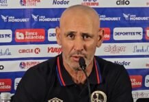 “A lo mejor me voy”: Eduardo Espinel sorprende al hablar de su futuro en Olimpia y cuestiona el fútbol hondureño