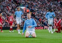 Manchester City da un golpe en Anfield y golea al Liverpool para seguir en la cima de la Premier