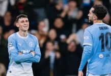 Manchester City recetó paliza ak AEK con Kervin Arriaga en la cancha